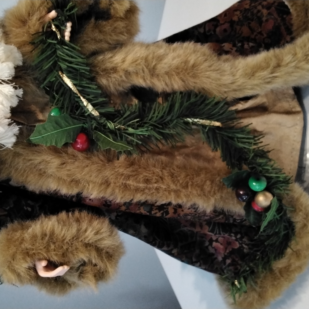 16" Santa - Picture 3 of 7
